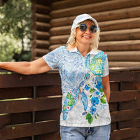 Hawaiian Couple Turtles Honi Women Polo Shirt Polynesian Art Motifs and Hibiscus White Blue Color - Polynesian Pride