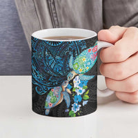 Hawaiian Couple Turtles Honi Ceramic Mug Polynesian Art Motifs and Hibiscus Black Blue Color - Polynesian Pride