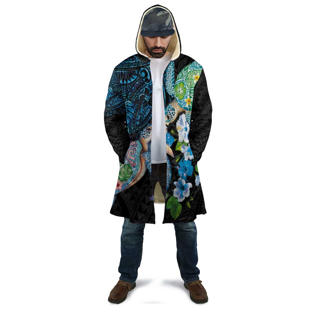 Hawaiian Couple Turtles Honi Cloak Polynesian Art Motifs and Hibiscus Black Blue Color - Polynesian Pride