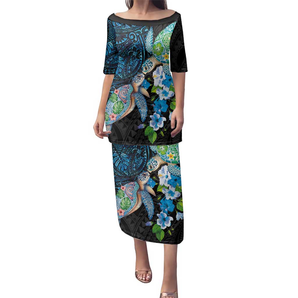 Hawaiian Couple Turtles Honi Family Matching Puletasi and Hawaiian Shirt Polynesian Art Motifs and Hibiscus Black Blue Color - Polynesian Pride