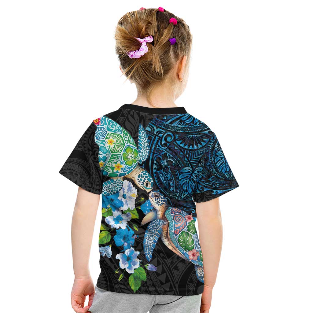 Hawaiian Couple Turtles Honi Kid T Shirt Polynesian Art Motifs and Hibiscus Black Blue Color - Polynesian Pride