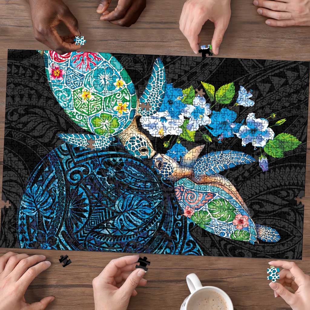 Hawaiian Couple Turtles Honi Puzzle Polynesian Art Motifs and Hibiscus Black Blue Color - Polynesian Pride