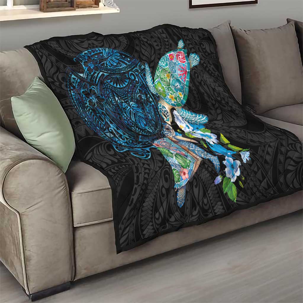 Hawaiian Couple Turtles Honi Quilt Polynesian Art Motifs and Hibiscus Black Blue Color - Polynesian Pride