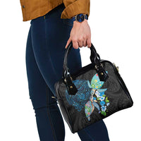 Hawaiian Couple Turtles Honi Shoulder Handbag Polynesian Art Motifs and Hibiscus Black Blue Color - Polynesian Pride