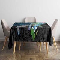 Hawaiian Couple Turtles Honi Tablecloth Polynesian Art Motifs and Hibiscus Black Blue Color - Polynesian Pride