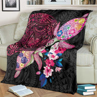 Hawaiian Couple Turtles Honi Blanket Polynesian Art Motifs and Hibiscus Black Red Color - Polynesian Pride