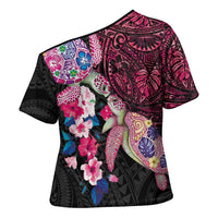 Hawaiian Couple Turtles Honi Cross Shoulder Shirt Polynesian Art Motifs and Hibiscus Black Red Color - Polynesian Pride