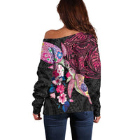 Hawaiian Couple Turtles Honi Off Shoulder Sweater Polynesian Art Motifs and Hibiscus Black Red Color - Polynesian Pride