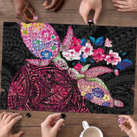 Hawaiian Couple Turtles Honi Puzzle Polynesian Art Motifs and Hibiscus Black Red Color - Polynesian Pride