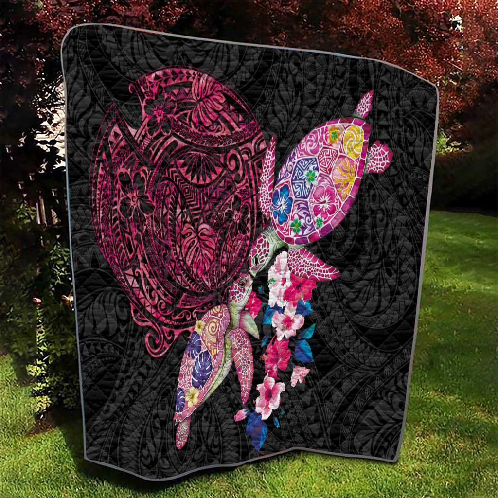 Hawaiian Couple Turtles Honi Quilt Polynesian Art Motifs and Hibiscus Black Red Color - Polynesian Pride
