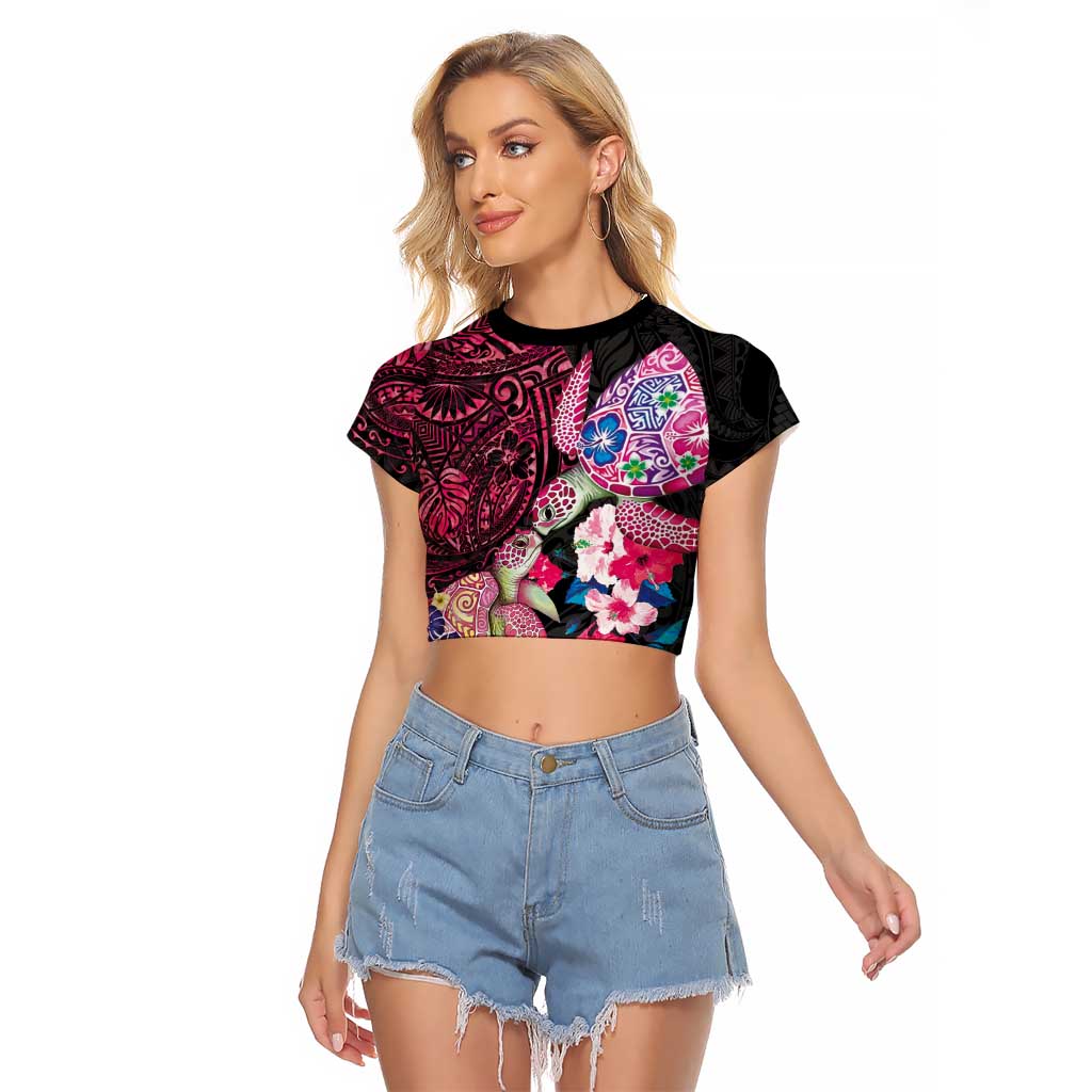 Hawaiian Couple Turtles Honi Raglan Cropped T Shirt Polynesian Art Motifs and Hibiscus Black Red Color LT03 Female Black - Polynesian Pride
