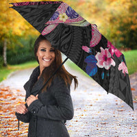 Hawaiian Couple Turtles Honi Umbrella Polynesian Art Motifs and Hibiscus Black Red Color - Polynesian Pride