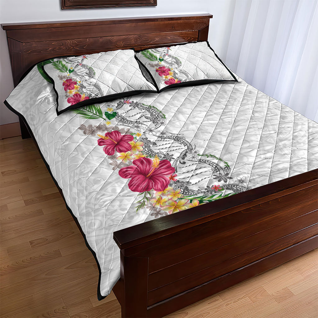 Hawaii DNA Kakau Tattoo Quilt Bed Set with Plumeria and Hibiscus Tropical Plants White Color