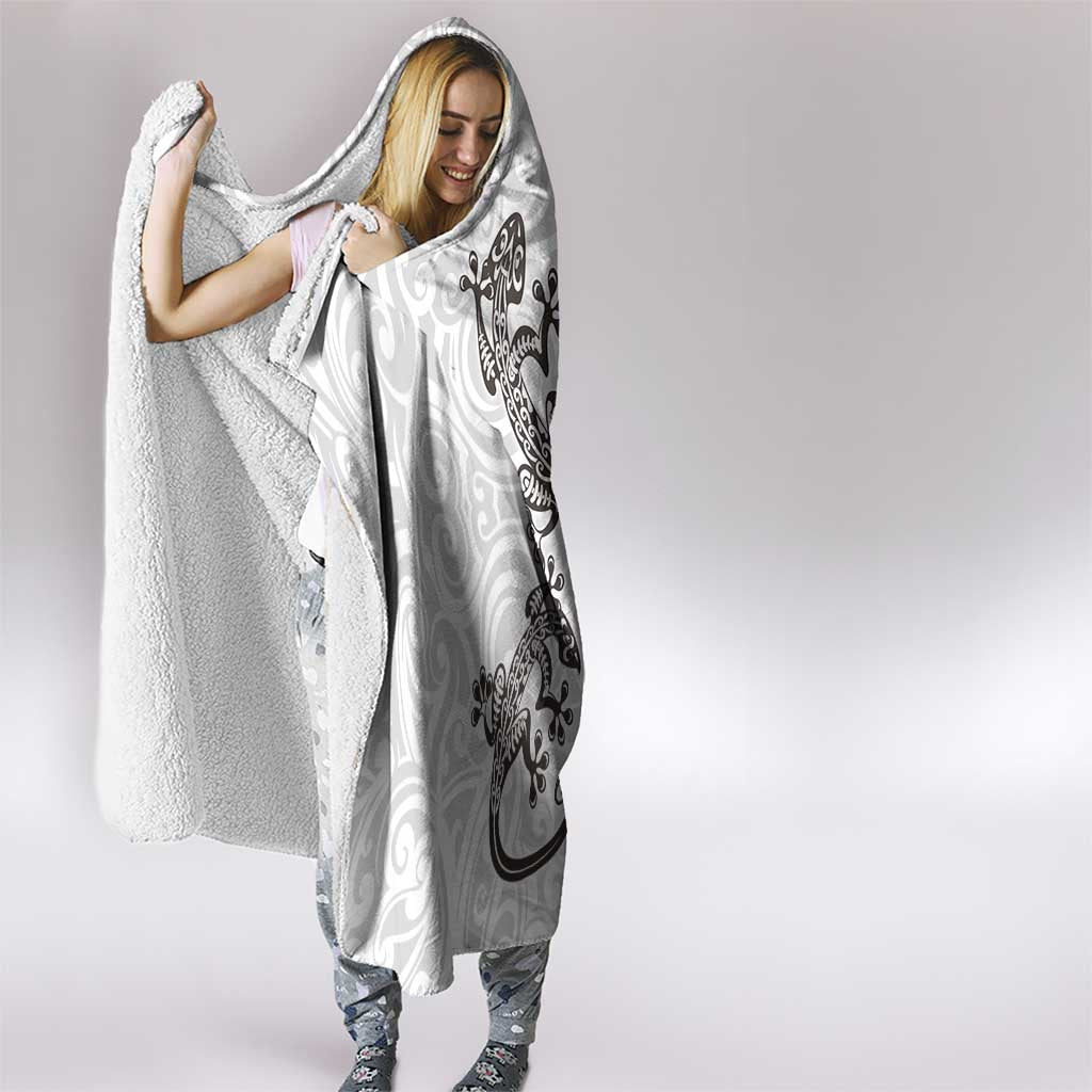 New Zealand Gecko Maori Art Tattoo Hooded Blanket White Color