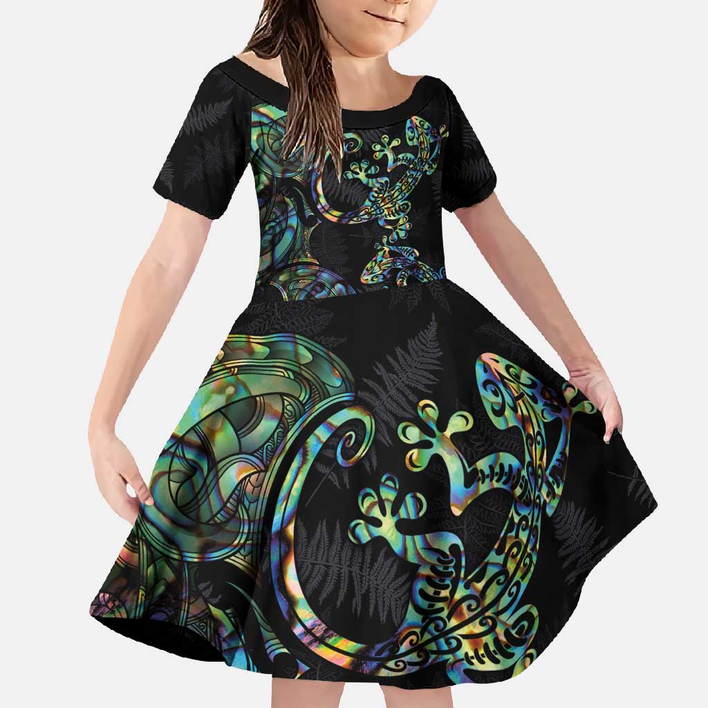 New Zealand Gecko Maori Art Tattoo Family Matching Mermaid Dress and Hawaiian Shirt Silver Fern and Paua Shell Mode LT03 Daughter's Dress Black - Polynesian Pride