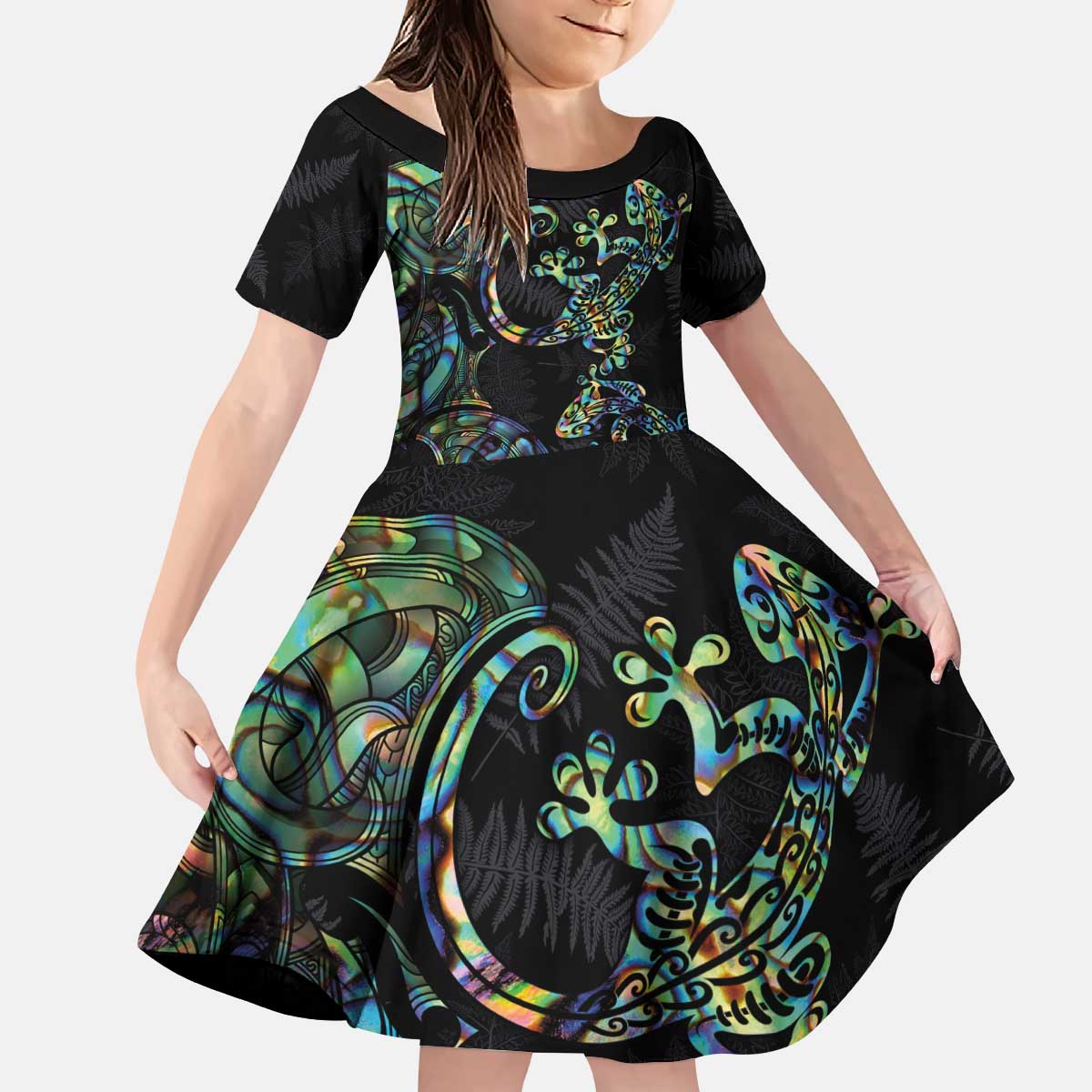 New Zealand Gecko Maori Art Tattoo Kid Short Sleeve Dress Silver Fern and Paua Shell Mode