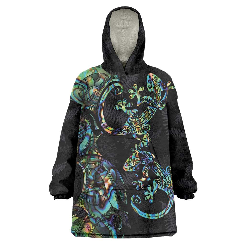 New Zealand Gecko Maori Art Tattoo Wearable Blanket Hoodie Silver Fern and Paua Shell Mode LT03 One Size Black - Polynesian Pride