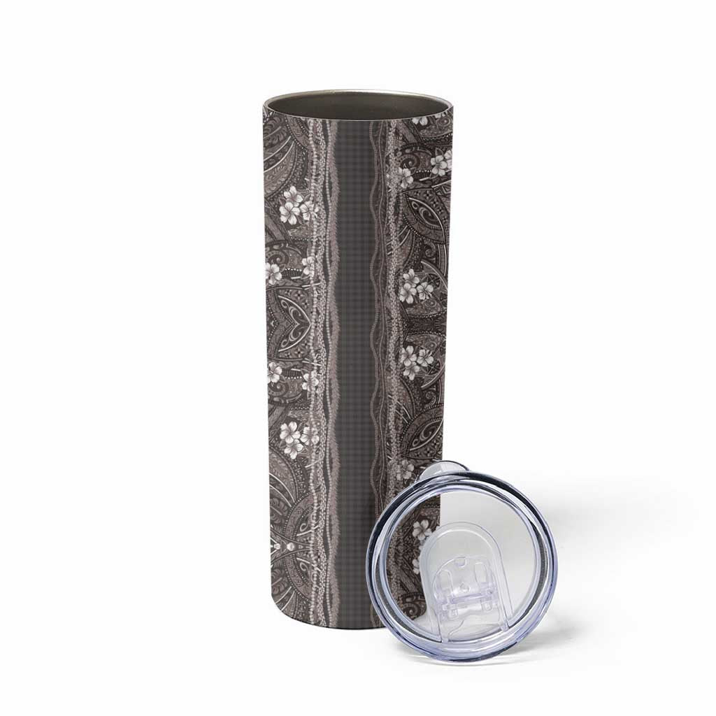 Hawaiian Art Flower Tribal with Lei Skinny Tumbler Palaka Pattern Grayscale - Polynesian Pride
