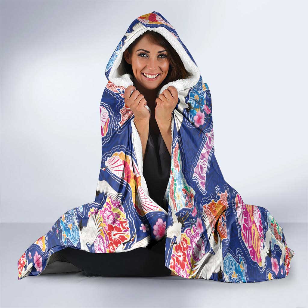 Hawaiian and Japanese Culture Together Hooded Blanket Hawaiian Archipelago Shape Sea Animals