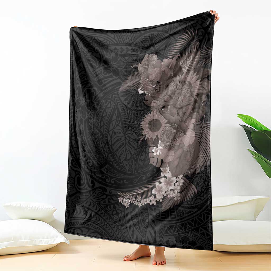 Hawaiian Tropical Plants and Chameleon Blanket Polynesian Art Grayscale - Polynesian Pride