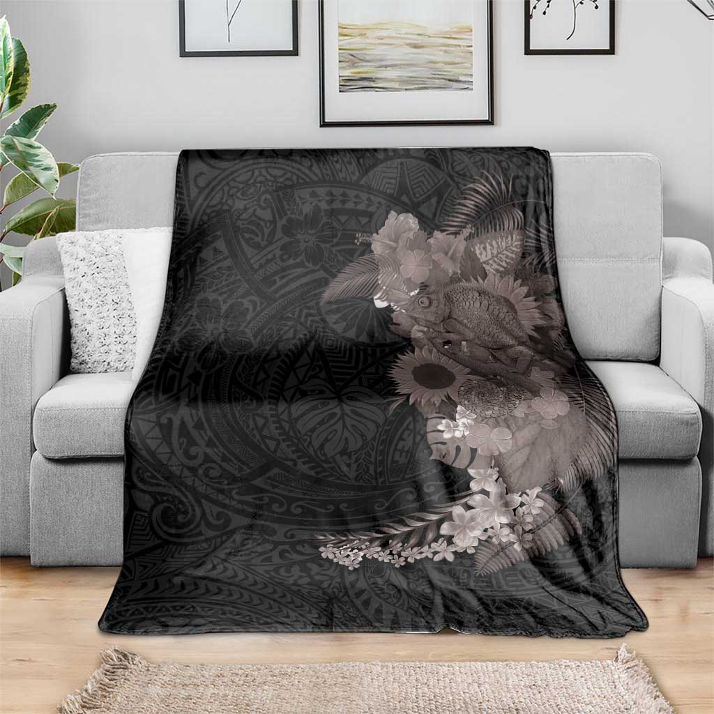 Hawaiian Tropical Plants and Chameleon Blanket Polynesian Art Grayscale - Polynesian Pride