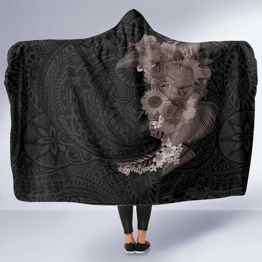 Hawaiian Tropical Plants and Chameleon Hooded Blanket Polynesian Art Grayscale - Polynesian Pride