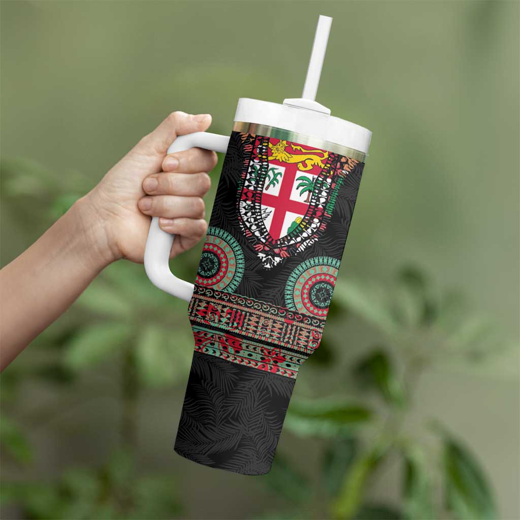 Fiji Coat of Arms Traditional Dashiki Tumbler With Handle Tapa Art and Palm Leaves Pattern Black Color - Polynesian Pride