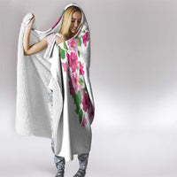 Hawaiian Hibiscus and Art Polynesian Tattoo Hooded Blanket White Color