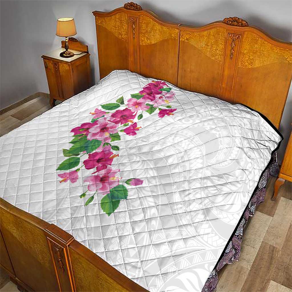 Hawaiian Hibiscus and Art Polynesian Tattoo Quilt White Color