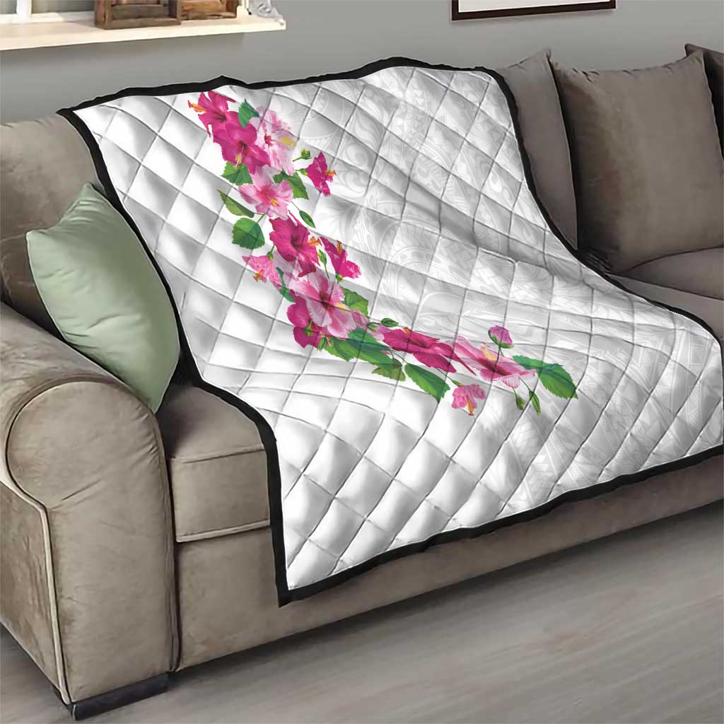 Hawaiian Hibiscus and Art Polynesian Tattoo Quilt White Color