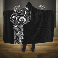New Zealand Maori Koru Art Traditional Tattoo Hooded Blanket Simple Style