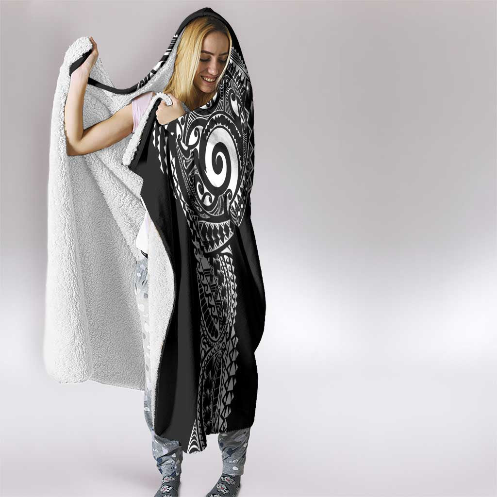 New Zealand Maori Koru Art Traditional Tattoo Hooded Blanket Simple Style