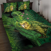 New Zealand Kākāpō Quilt Bed Set Silver Fern with Close up of Green Fern Leaves and Maori Tattoo