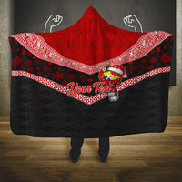 Personalised Tonga Christmas Hooded Blanket Tongan Coat of Arms Santa With Ngatu Pattern Christmas Red Style LT03 One Size Red - Polynesian Pride