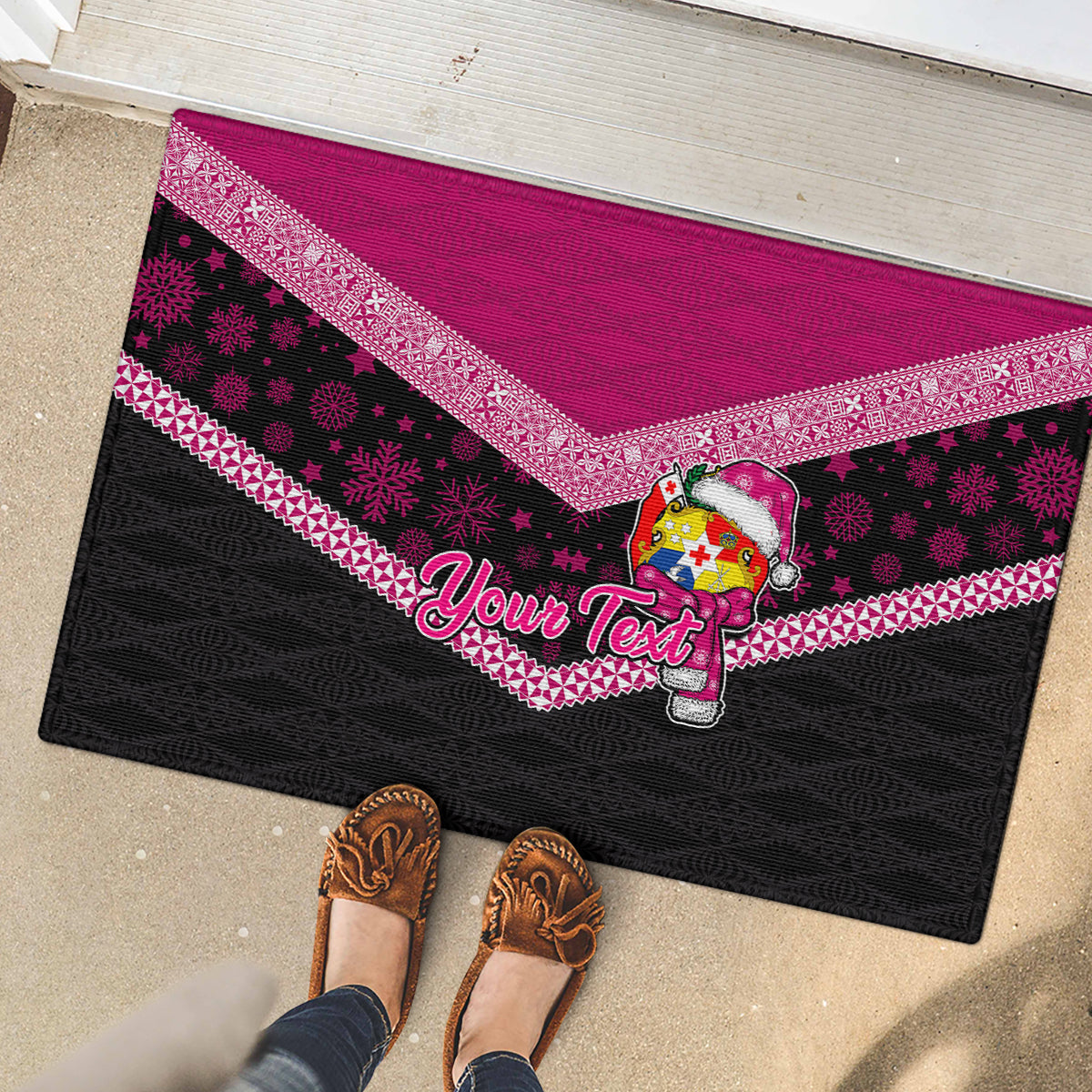Personalised Tonga Christmas Rubber Doormat Tongan Coat of Arms Santa With Ngatu Pattern Christmas Pink Style LT03 - Polynesian Pride
