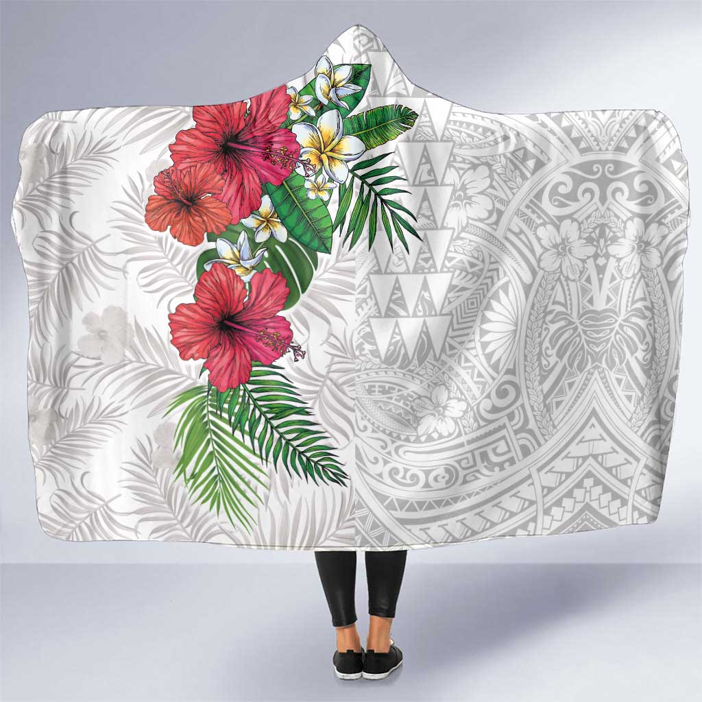 Hawaiian Tropical Plants Hooded Blanket Kakau Tattoo and Polynesian Pattern Half White Color LT03 One Size White - Polynesian Pride