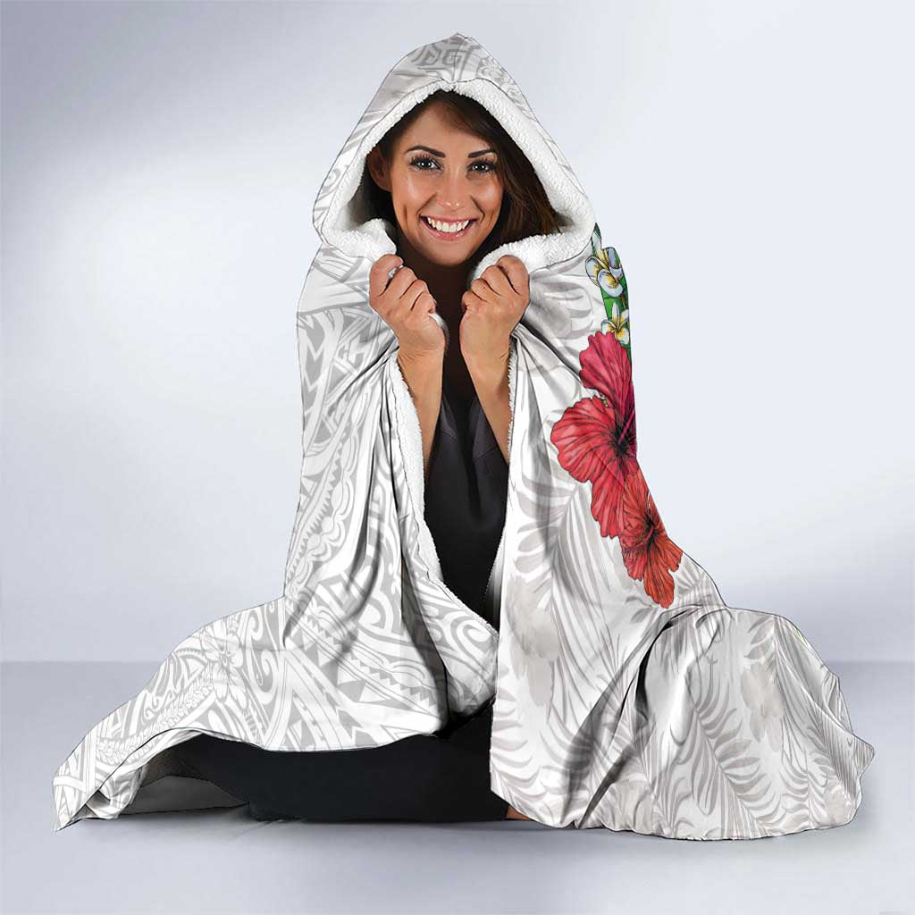 Hawaiian Tropical Plants Hooded Blanket Kakau Tattoo and Polynesian Pattern Half White Color LT03 - Polynesian Pride
