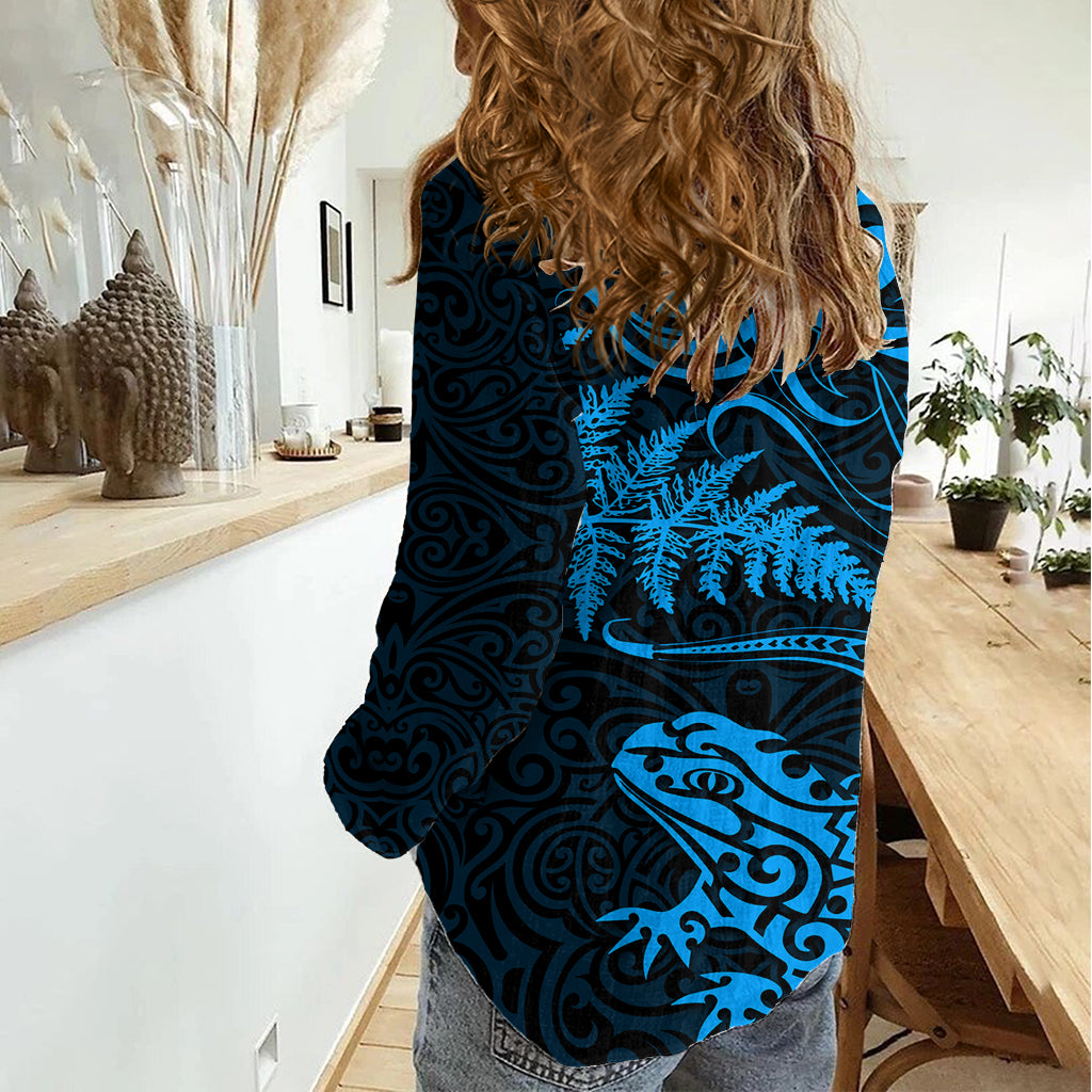 New Zealand Tuatara Tribal Tattoo Women Casual Shirt Silver Fern and Maori Pattern Blue Color