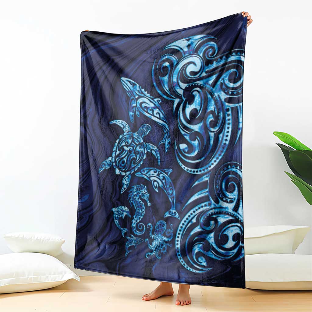 New Zealand Connecting with Seas Blanket Maori Tribal and Sea Animals Tattoo - Sea Texture Glass Style