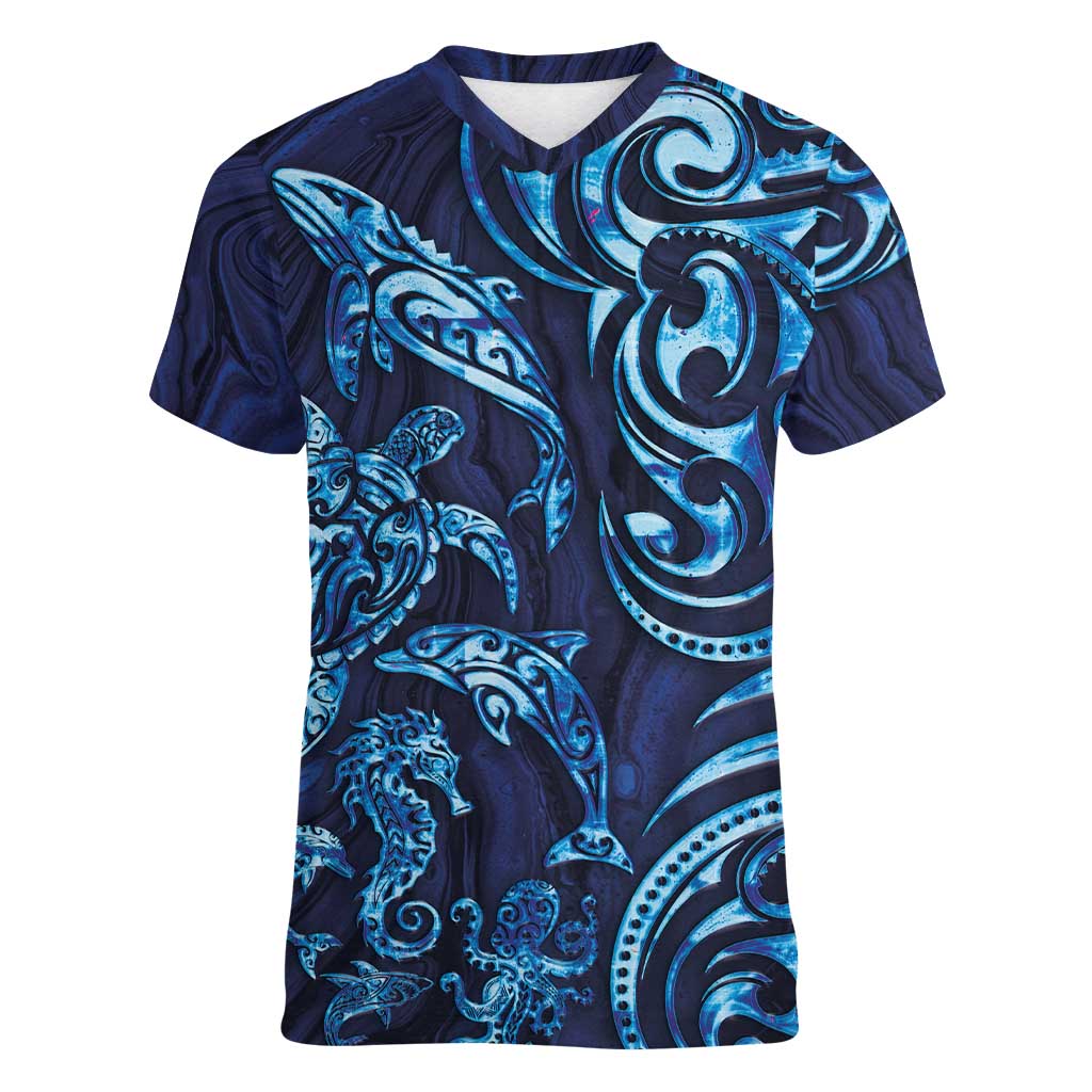 New Zealand Connecting with Seas Women V-Neck T-Shirt Maori Tribal and Sea Animals Tattoo - Sea Texture Glass Style