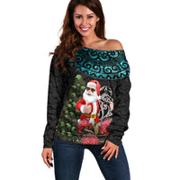 Personalized New Zealand Christmas Off Shoulder Sweater Maori Santa Pikorua and Pohutukawa Meri Kirihimete LT03 Women Black - Polynesian Pride