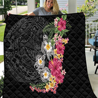 Hawaiian Tropical Flowers and Tribal Turtles Quilt Polynesian Art Motifs Black Color - Polynesian Pride