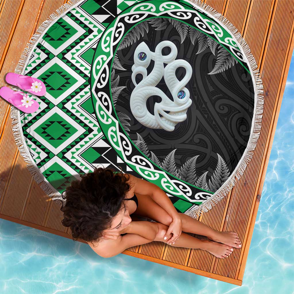 Green Taniko Motif Aotearoa Manaia and Silver Fern Beach Blanket