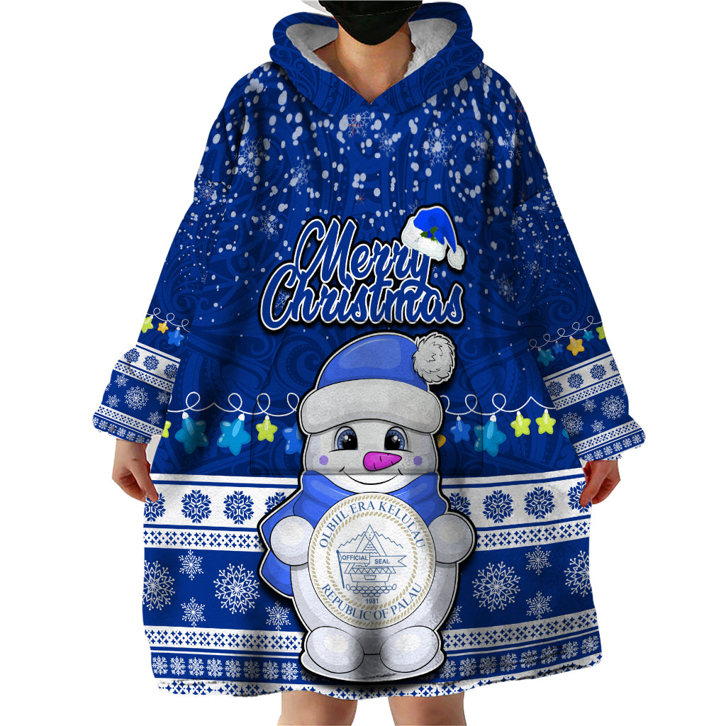 Palau Christmas Wearable Blanket Hoodie Snowman Hugs Palau Coat of Arms Maori Pattern Blue Style LT03 - Polynesian Pride