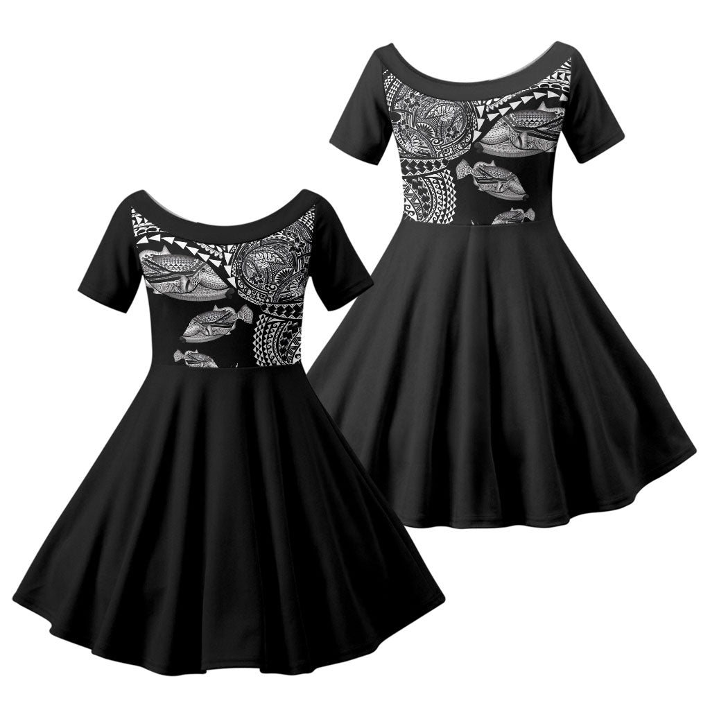 Hawaiian Reef Triggerfish Family Matching Off Shoulder Maxi Dress and Hawaiian Shirt Polynesian Art with Tribal Humuhumunukunukuapua'a LT03 Daughter's Dress Black - Polynesian Pride