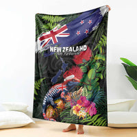 New Zealand Christmas Blanket Meri Kirihimete-Tuatara and Pohutukawa Black Color