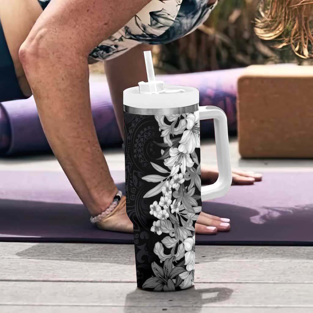 Hawaii Tropical Leaves and Flowers Tumbler With Handle Tribal Polynesian Pattern Black White Style