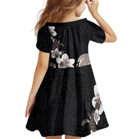 Hawaiian Plumeria and Turtle Kid Short Sleeve Dress with Polynesian Tribal Art Pattern Grayscale Color