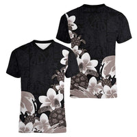 Hawaiian Plumeria and Turtle Women V-Neck T-Shirt with Polynesian Tribal Art Pattern Grayscale Color