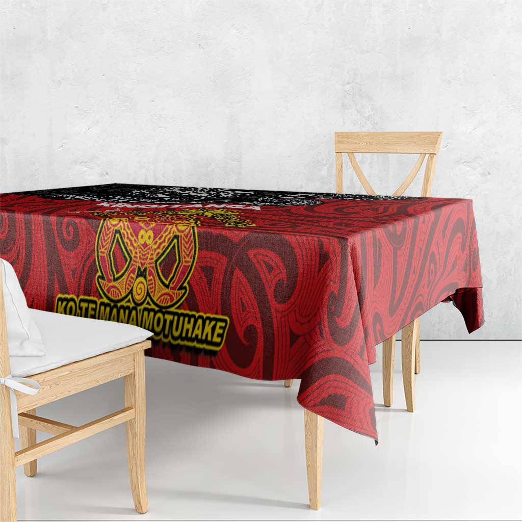 The Kingitanga - Maori King Movement Tablecloth Ko Te Mana Motuhake Emblem with Moko and Polynesian Art Tattoo